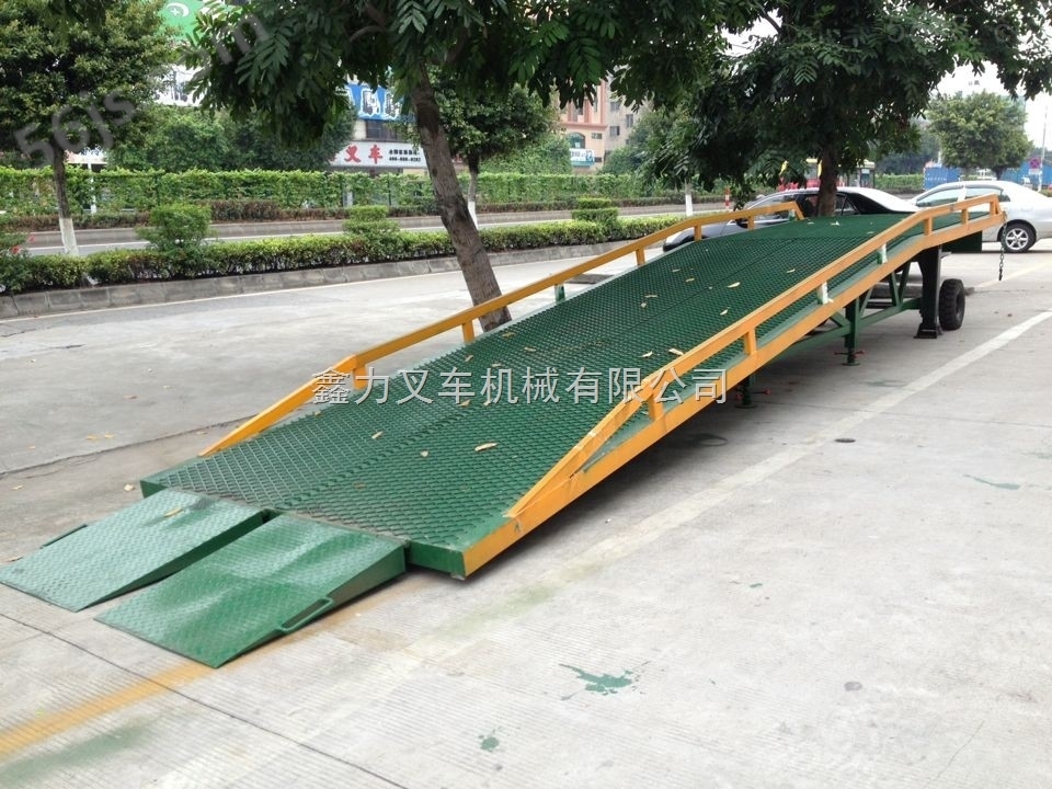 东莞10t装卸货平台，移动式集装箱装货台，虎门叉车装柜液压登车桥